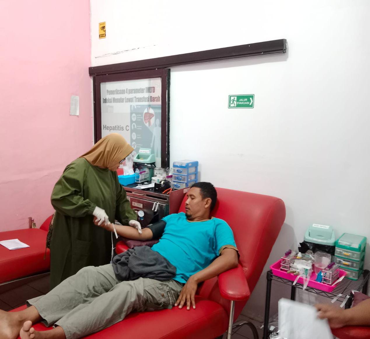 Puasa Tak Surutkan Semangat Warga Dondar di PMI  