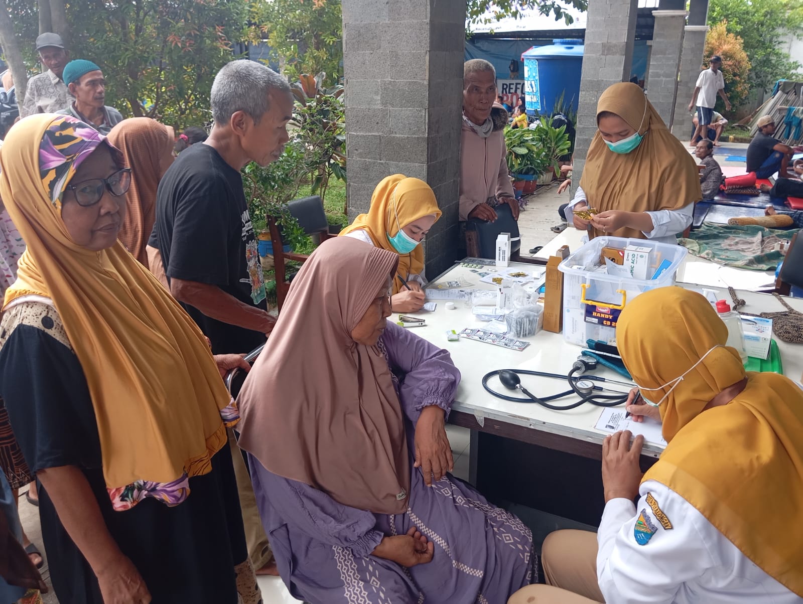 Puskesmas Tirto Siagakan Tim Kesehatan di Lokasi Pengungsian Banjir Puskesmas Tirto Siagakan Tim Kesehatan di Lokasi Pengungsian Banjir