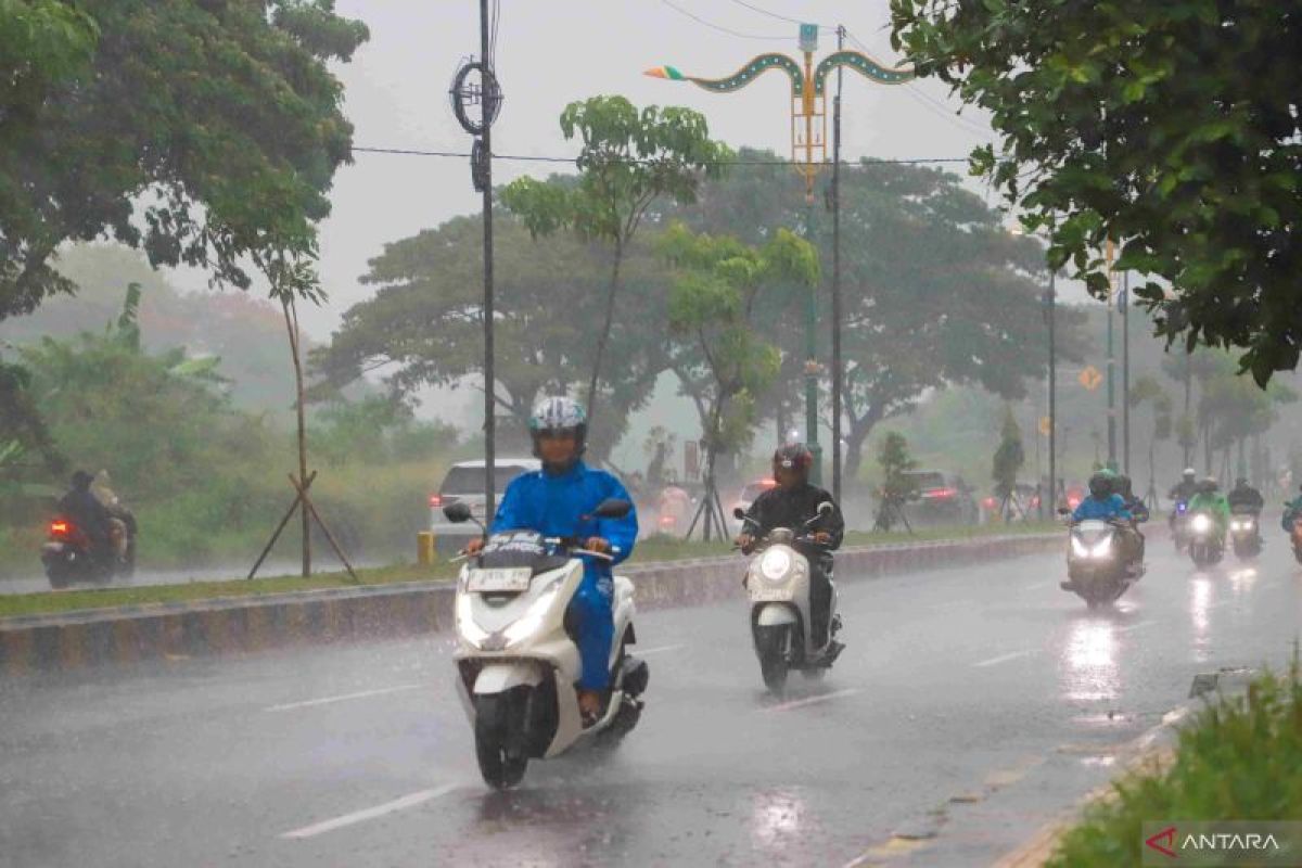 Ramadan Masih di Puncak Musim Hujan, Warga Diimbau Waspada Ramadan Masih di Puncak Musim Hujan, Warga Diimbau Waspada