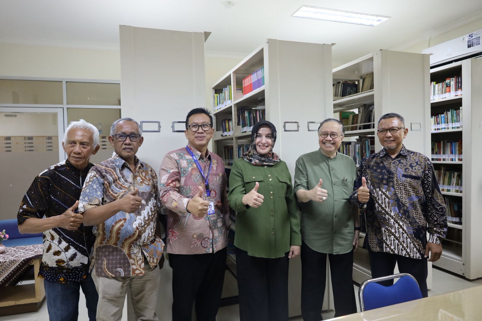 Ribuan Buku Hibah dari Yagis, Perkuat Literasi di Kampus Unikal