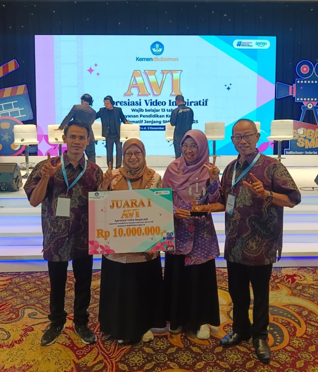 SKB Kota Pekalongan Juara Nasional Berkat Inovasi Sandal Hotel dari Limbah Batik SKB Kota Pekalongan Juara Nasional Berkat Inovasi Sandal Hotel dari Limbah Batik