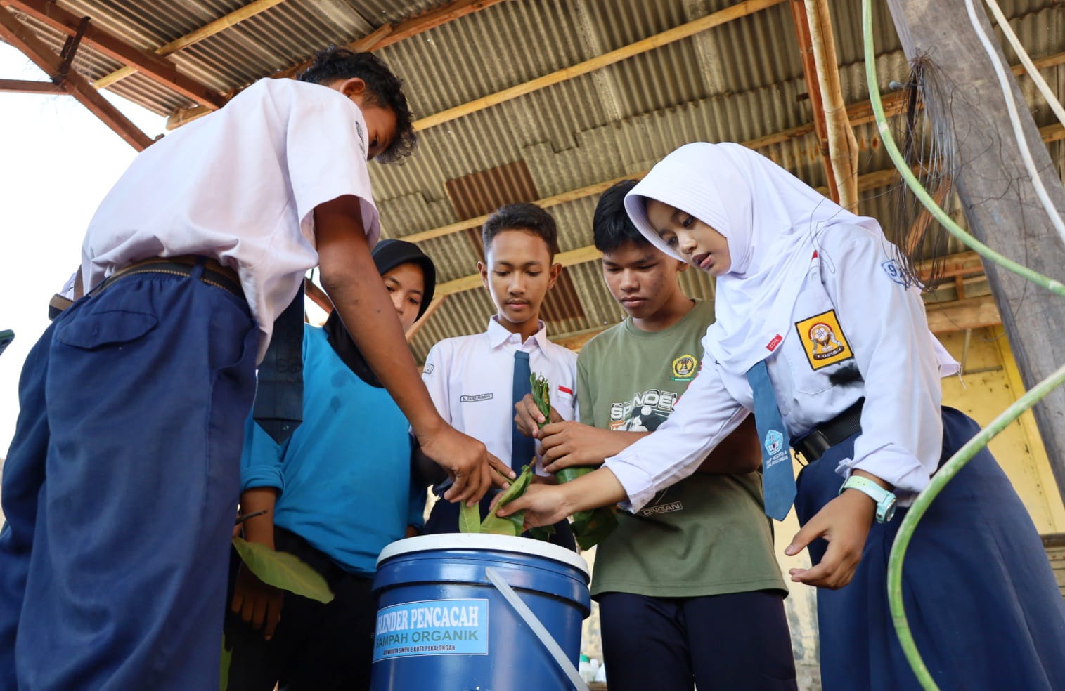 SMP 8 Pekalongan Atasi Darurat Sampah Melalui Propos