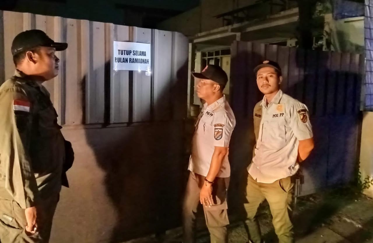 Satpol P3KP Segel Rumah Kost di Kecamatan Pekalongan Barat