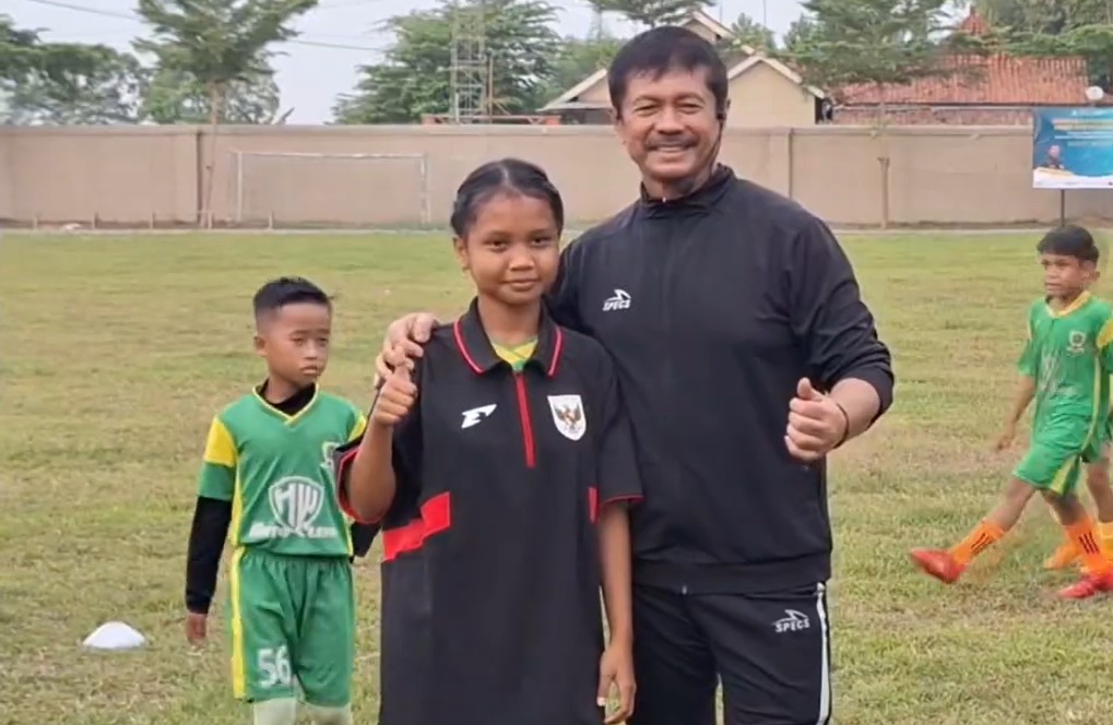 Siswi SSB HW Pekajangan Dapat Apresiasi dari Indra Sjafri Siswi SSB HW Pekajangan Dapat Apresiasi dari Indra Sjafri