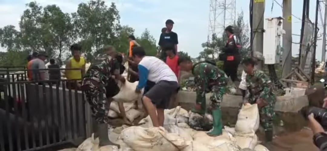 TNI Turun Tangan Jebolnya Tanggul di Padukuhan Kraton