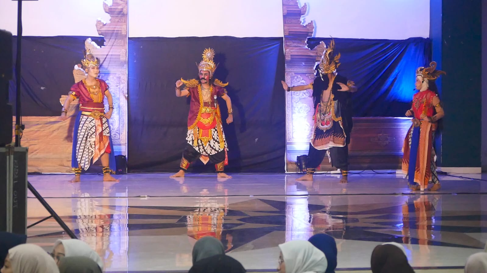 Teater Zenith Pentaskan Drama Tari Anoman Obong