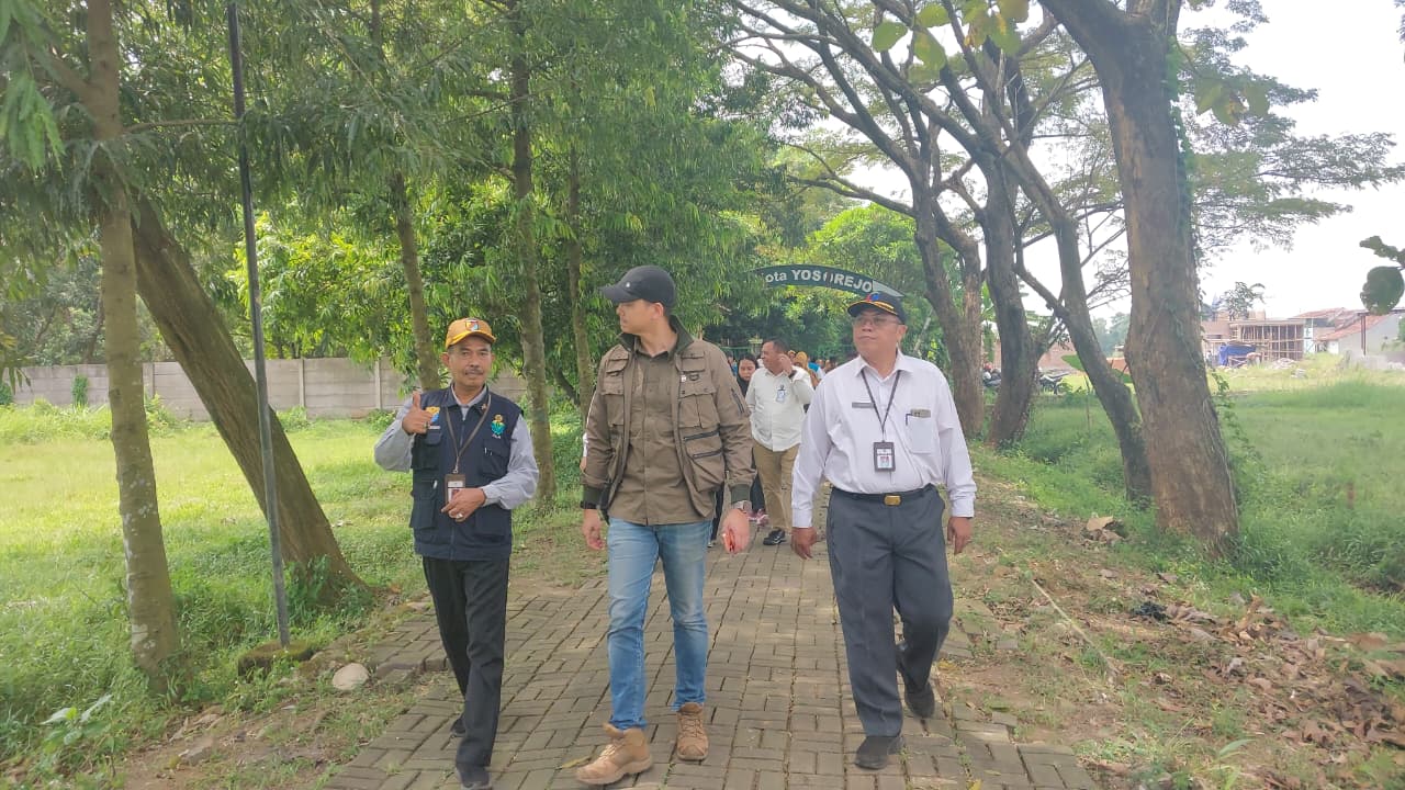 Tim Pusat Tinjau Calon Lokasi Pengolahan Sampah di Kota Batik Tim Pusat Tinjau Calon Lokasi Pengolahan Sampah di Kota Batik