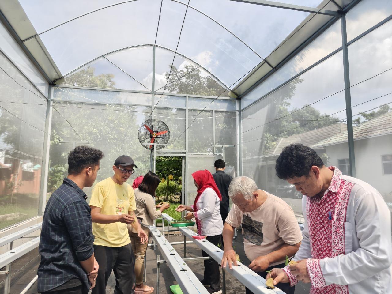 Ujicoba Melon Madu Dinperpa Kota Pekalongan Dinlai Berhasil Ujicoba Melon Madu Dinperpa Kota Pekalongan Dinlai Berhasil