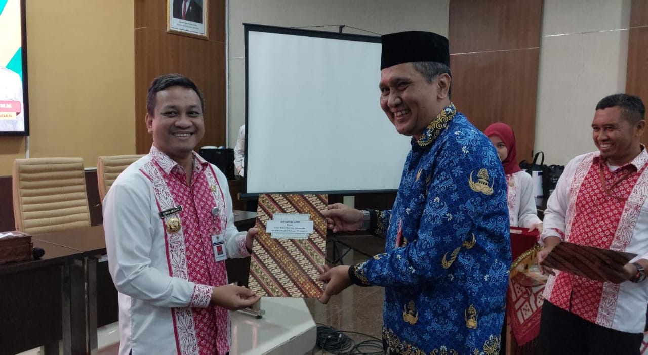 Wali Kota Serahkan Belasan SK Pensiun dan Ratusan Kenaikan Pangkat ASN Wali Kota Serahkan Belasan SK Pensiun dan Ratusan Kenaikan Pangkat ASN