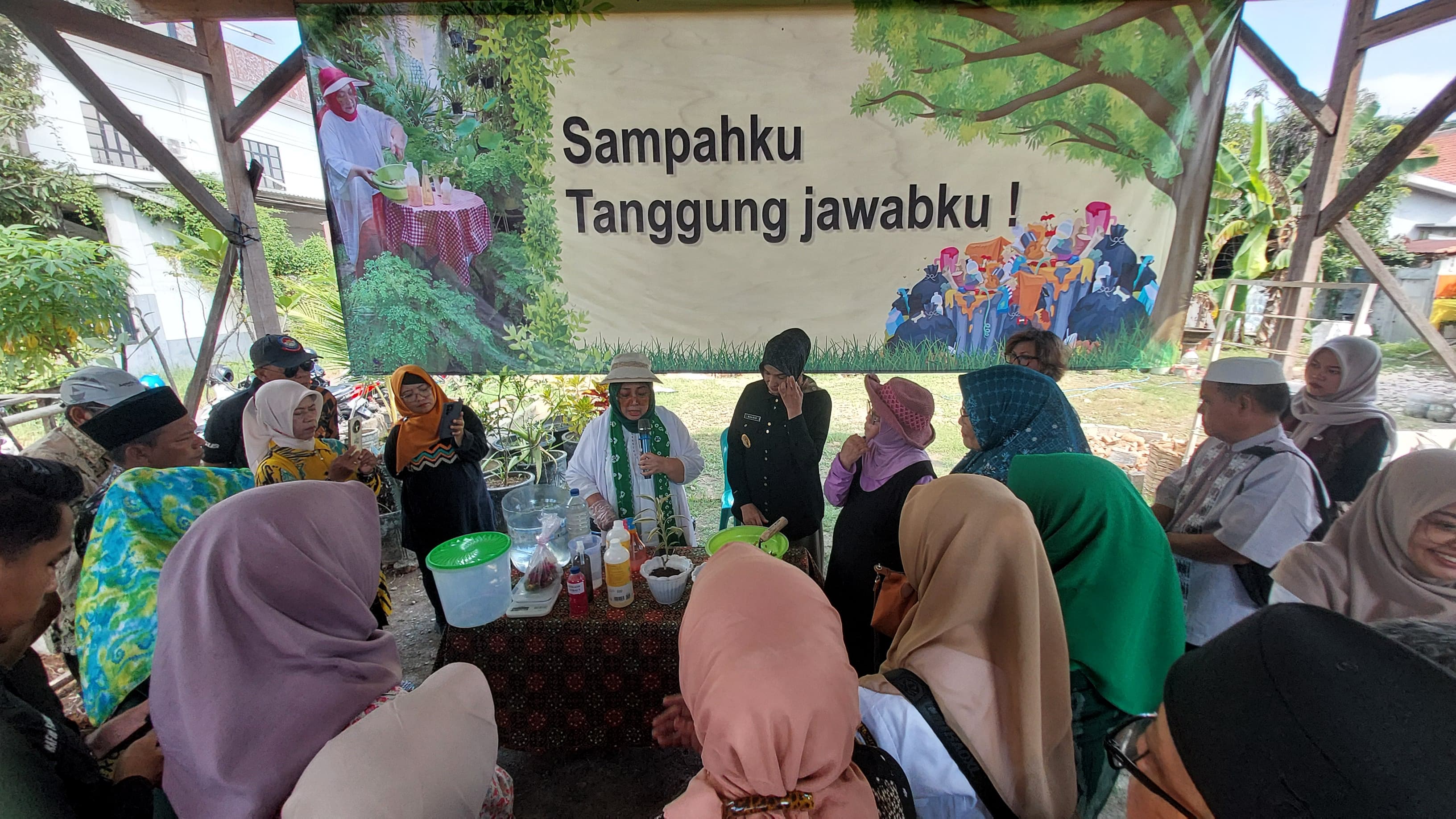Warga Bendan Kergon Ubah Sampah Dapur Jadi Media Tanam Ramah Lingkungan