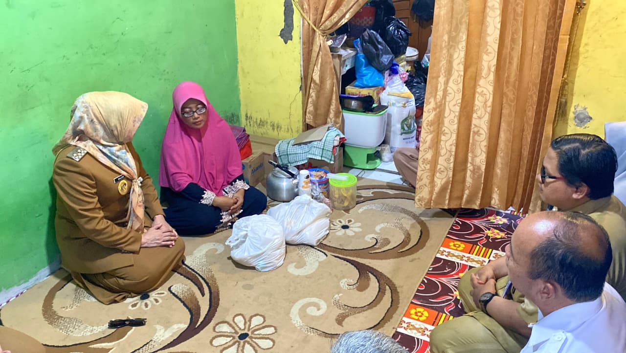 Wawalkot Balgis Takziah ke Kediaman Korban Penganiayaan di Poncol