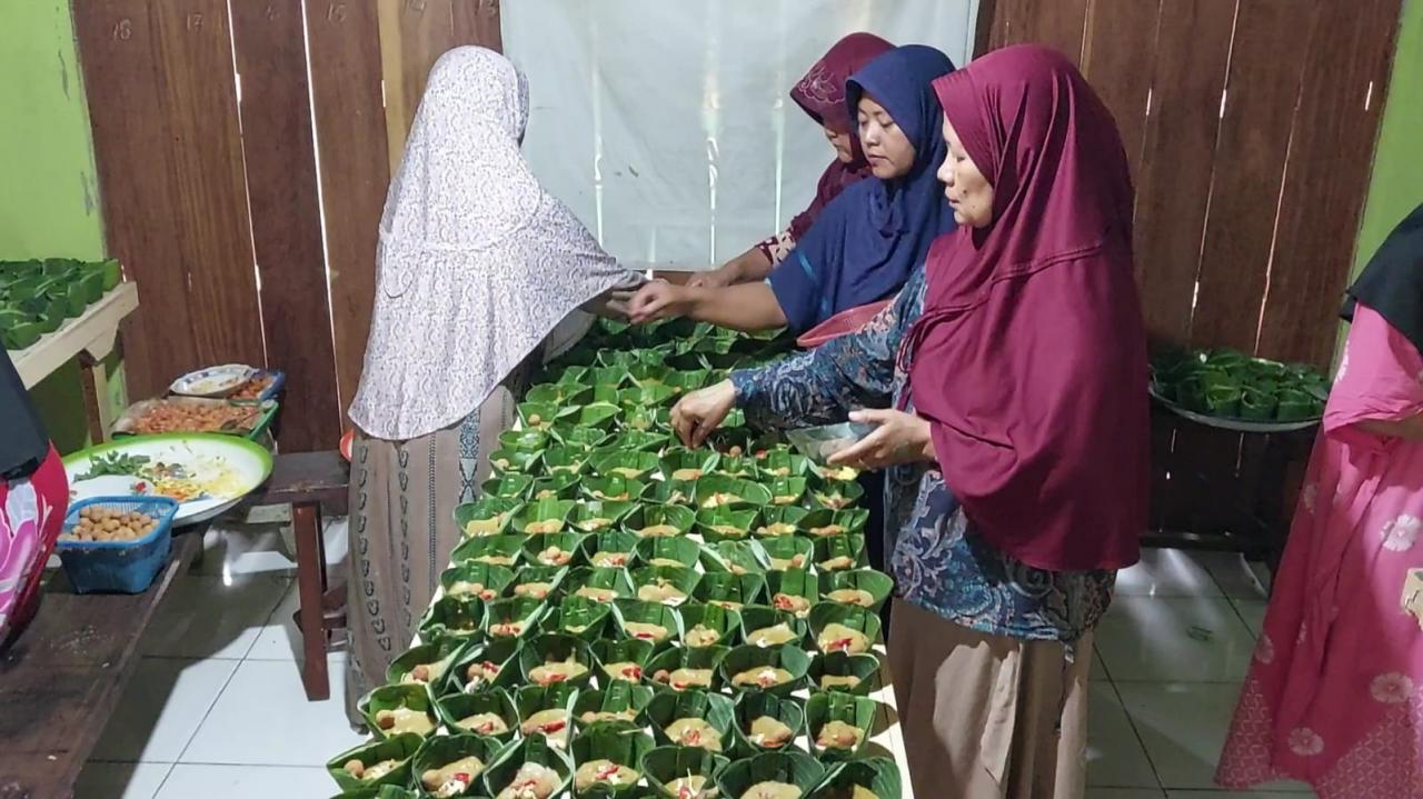 Lestarikan Tradisi, Masyarakat Krapyak Adakan Festival Bubur Suro